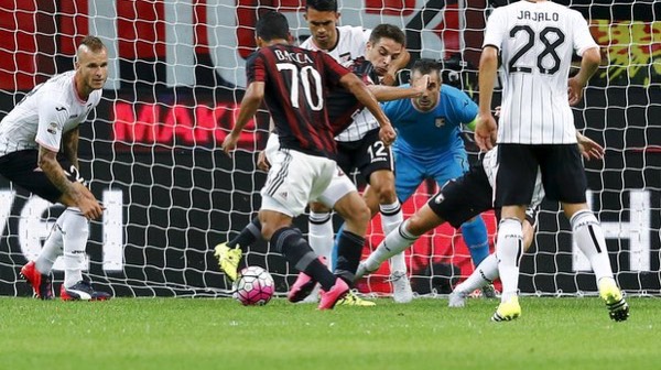 Carlos Bacca cetak gol kemenangan untuk AC Milan