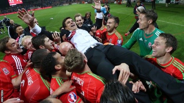 Wales merayakan kelolosan mereka ke Euro 2016