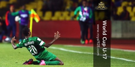 Pemain Nigeria merayakan golnya