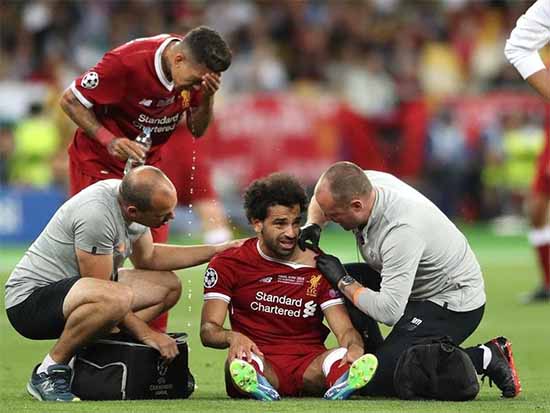 Mohamed Salah Cedera di bagian Bahu setelah bentrok dengan Sergio Ramos